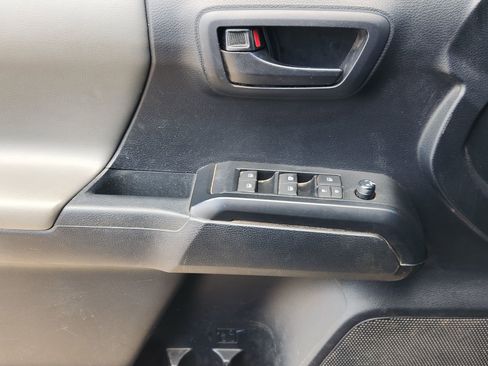 Used 2019 Toyota Tacoma SR w/ SR Convenience Package RWD image 27