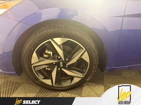 Used 2023 Hyundai Elantra SEL w/ Convenience Package FWD image 18