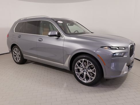 Used 2025 BMW X7 xDrive40i w/ Premium Package AWD/4WD image 7
