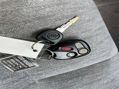 Used 2004 Buick Le Sabre Custom image 27