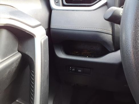 Used 2021 Toyota RAV4 LE image 11