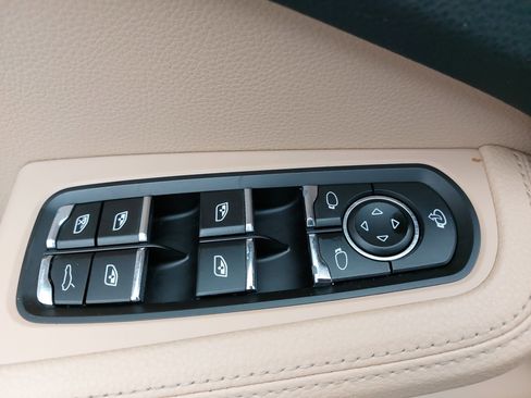 Used 2022 Porsche Macan image 30