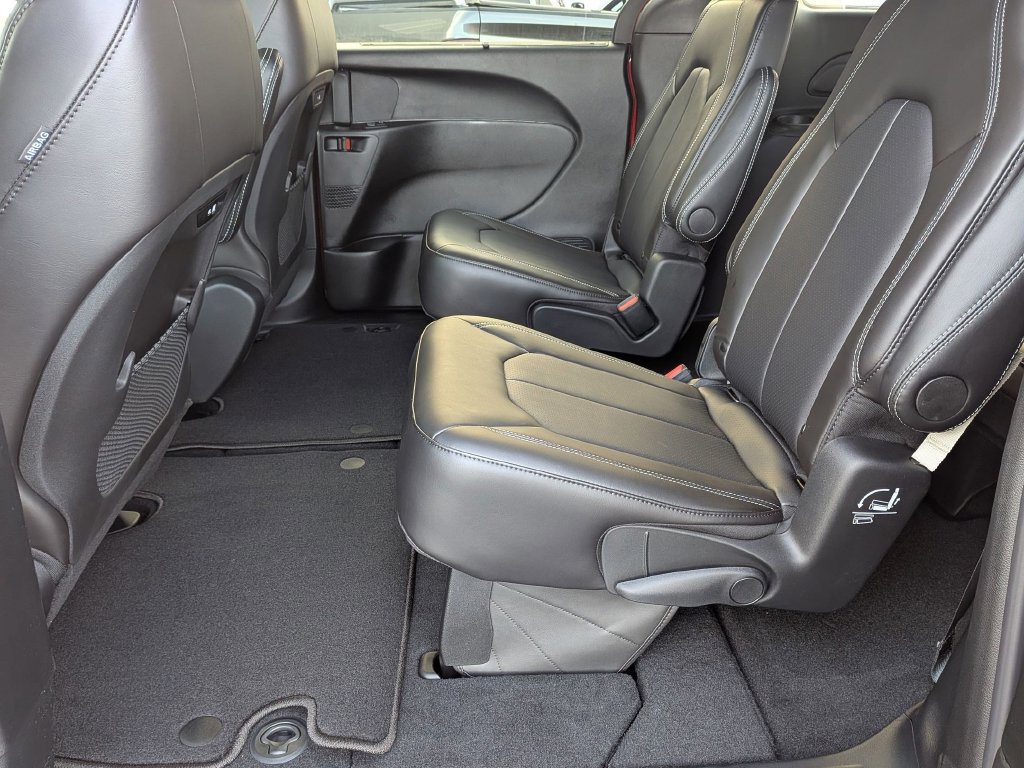 New 2026 Chrysler Pacifica Select w/ S Appearance Package AWD/4WD image 23