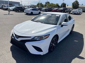 Used 2018 Toyota Camry SE FWD video 1