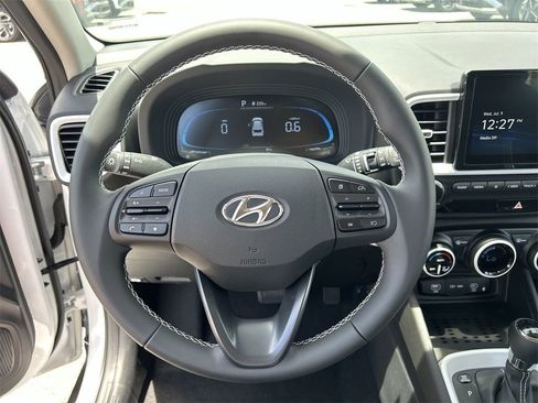 New 2025 Hyundai Venue Limited image 28