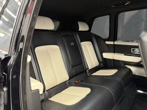 Used 2022 Rolls-Royce Cullinan Black Badge w/ Dark Exterior Package image 56