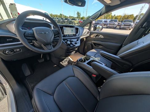 New 2026 Chrysler Pacifica Select w/ S Appearance Package image 2