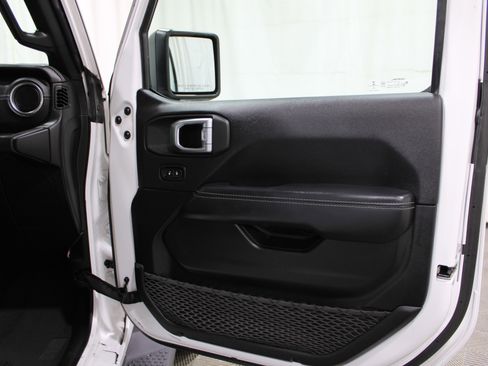 Used 2022 Jeep Wrangler Unlimited Sahara w/ Cold Weather Group image 31