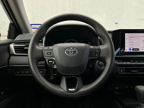 Used 2025 Toyota Camry LE image 31