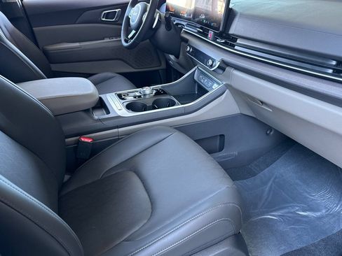 New 2026 Kia Carnival EX FWD image 17