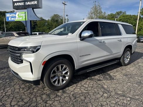 Used 2023 Chevrolet Suburban Premier AWD/4WD image 3