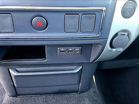 Used 2019 Nissan Titan SV image 14