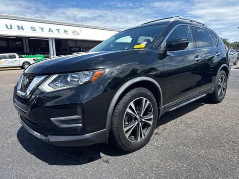 Used 2019 Nissan Rogue SV w/ Premium Package FWD image 2