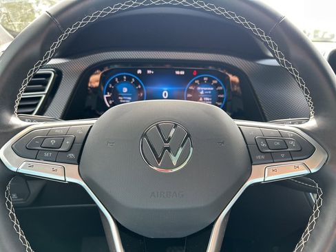 Used 2025 Volkswagen Atlas Cross Sport SEL image 18