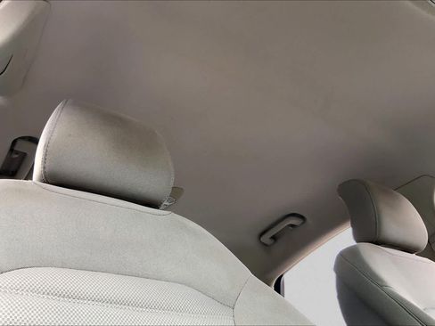 Used 2017 Ford Fusion SE FWD image 13
