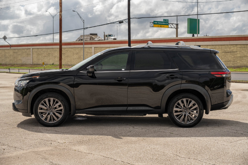 Used 2024 Nissan Pathfinder SL w/ SL Premium Package FWD image 5