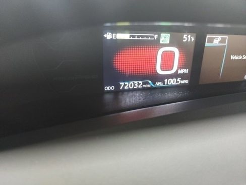 Used 2018 Toyota Prius Prime Premium image 30