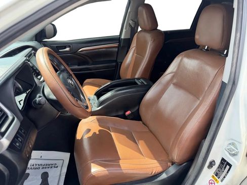 Used 2017 Toyota Highlander Limited FWD image 12