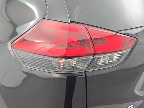 Certified 2019 Nissan Rogue SV w/ Sun & Sound Touring Package image 34