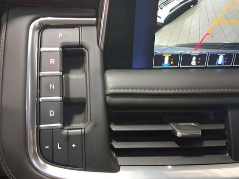 Used 2022 Chevrolet Suburban High Country AWD/4WD image 33