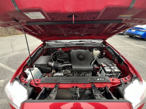 Used 2019 Toyota Tacoma TRD Off-Road image 31