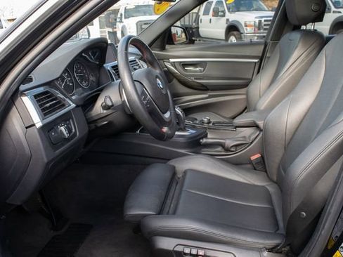 Used 2018 BMW 330i xDrive Sedan w/ Convenience Package image 14