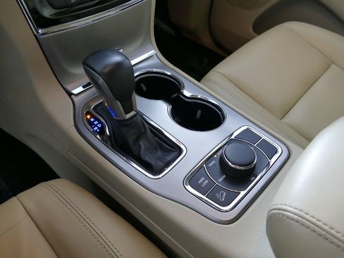 Used 2020 Jeep Grand Cherokee Limited AWD/4WD image 22