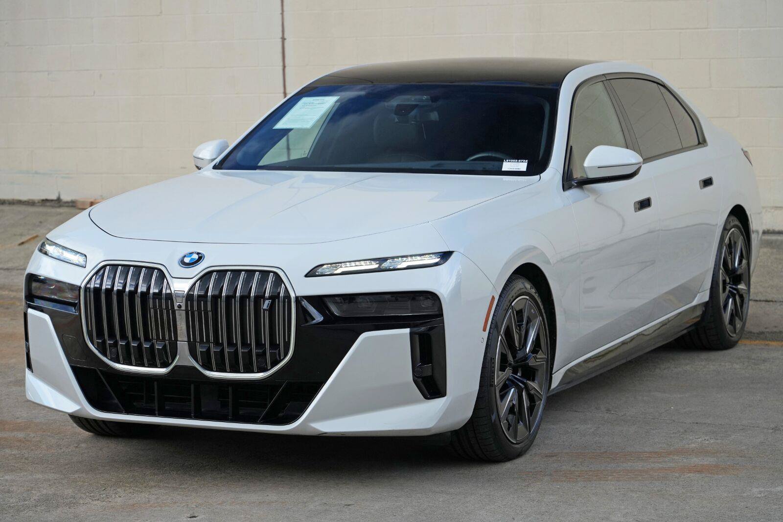 Used 2023 BMW i7 xDrive60 w/ Executive Package 2 AWD/4WD image 57