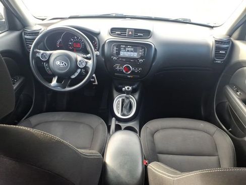 Used 2017 Kia Soul + image 10