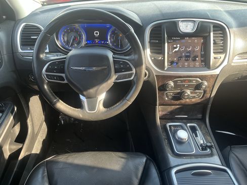 Used 2020 Chrysler 300 Limited RWD image 16