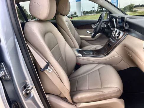 Used 2022 Mercedes-Benz GLC 300 4MATIC image 12