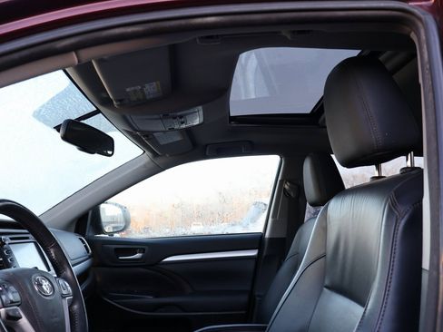 Used 2015 Toyota Highlander XLE image 10