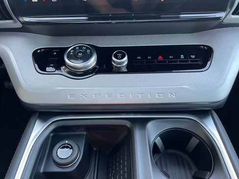 New 2025 Ford Expedition Active image 33