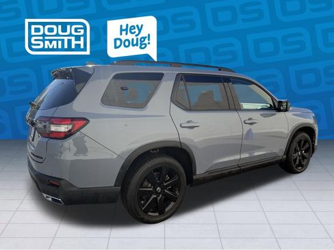 Used 2025 Honda Pilot Black Edition image 4