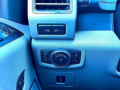 Used 2015 Ford F150 Lariat image 36