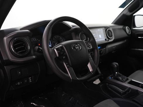 Used 2022 Toyota Tacoma TRD Off-Road image 18