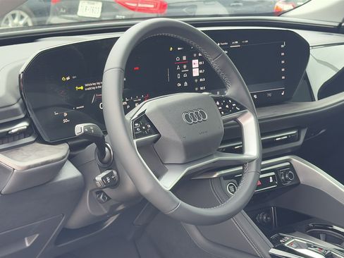 Used 2025 Audi Q5 Premium w/ Convenience Package AWD/4WD image 10