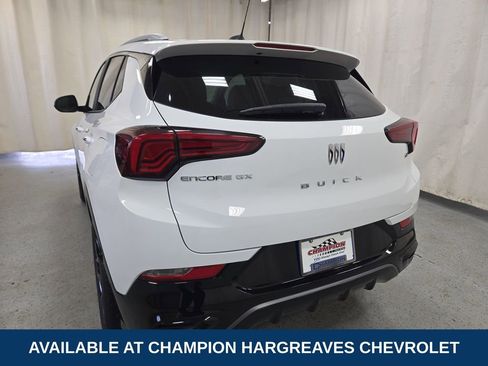 Used 2024 Buick Encore GX Sport Touring image 40
