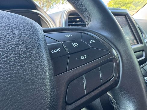 Used 2019 Jeep Cherokee Trailhawk AWD/4WD image 16