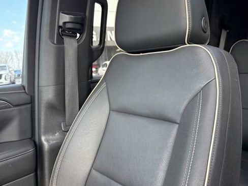 Used 2023 GMC Yukon SLT image 25