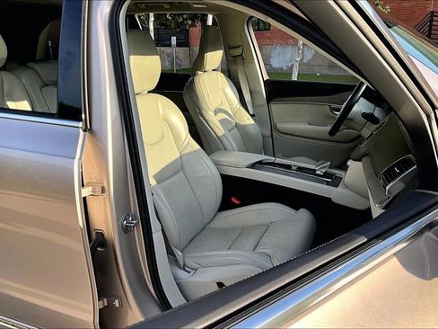 Used 2023 Volvo XC90 T8 Ultimate AWD/4WD image 10