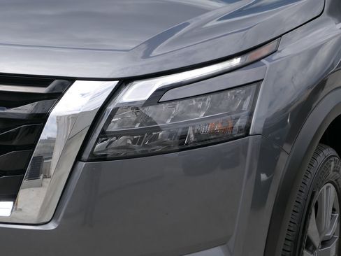 Used 2025 Nissan Pathfinder SV FWD image 9