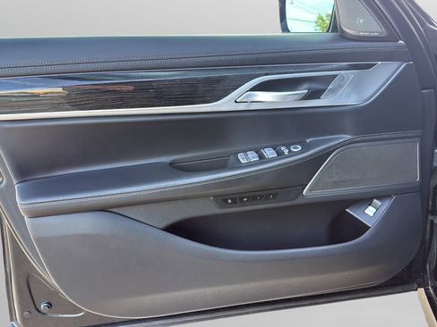 Used 2022 BMW 740i xDrive w/ M Sport Package AWD/4WD image 11
