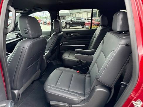 Used 2025 Chevrolet Traverse LT AWD/4WD image 12