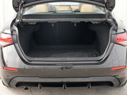 Used 2022 Nissan Sentra SV w/ SV Premium Package image 9