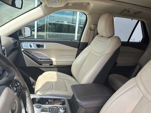 Used 2020 Ford Explorer Platinum w/ Premium Technology Package AWD/4WD image 12