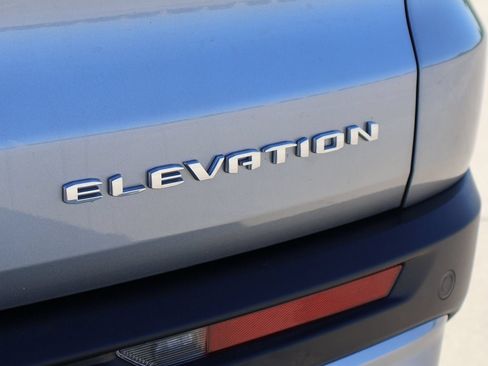 Used 2026 GMC Acadia Elevation w/ Elevation Premium Package FWD image 8