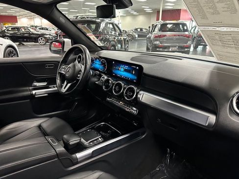 Used 2022 Mercedes-Benz GLB 250 image 31