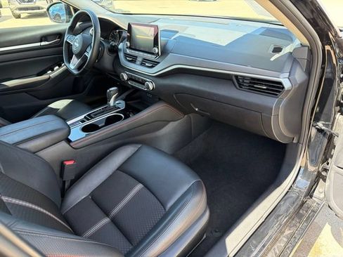 Used 2025 Nissan Altima 2.5 SR AWD/4WD image 16