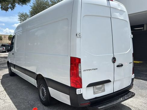 Used 2021 Freightliner Sprinter 2500 RWD image 3